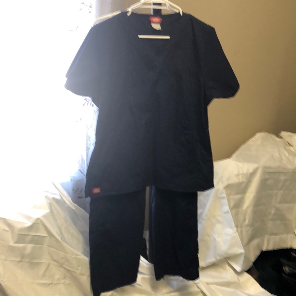 Dickies navy blue scrub set
